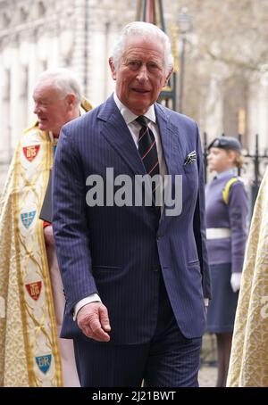 Der Prinz von Wales bei der Ankunft zu einem Thanksgiving-Gottesdienst für das Leben des Herzogs von Edinburgh in der Westminster Abbey in London. Bilddatum: Dienstag, 29. März 2022. Stockfoto