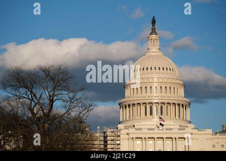 Washington, USA. 28. März 2022. Das am 28. März 2022 aufgenommene Foto zeigt das Kapitolgebäude in Washington, DC, USA. Quelle: Liu Jie/Xinhua/Alamy Live News Stockfoto