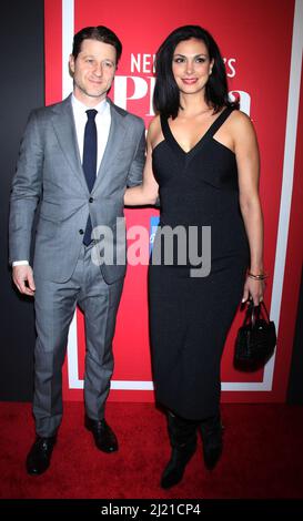 28. März 2022.Morena Baccarin, Ben McKenzie nehmen an der Open Night Revival von Neil Simons Plaza Suite im Hudson Theatre in New York Teil 28. März 2022 Credit; RW/MediaPunch Stockfoto