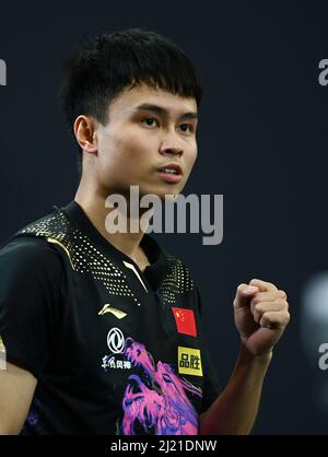 Doha, Katar. 29. März 2022. Zhou Qihao aus China feiert beim WTT Star Contender Doha 2022 in Doha, Katar, am 29. März 2022 in der Einzel-Runde des 16-Matches gegen Patrick Franziska aus Deutschland. Kredit: Nikku/Xinhua/Alamy Live Nachrichten Stockfoto