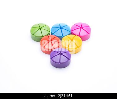 Farbige Dreiecke, die in einem Kreis angeordnet sind Stockfoto