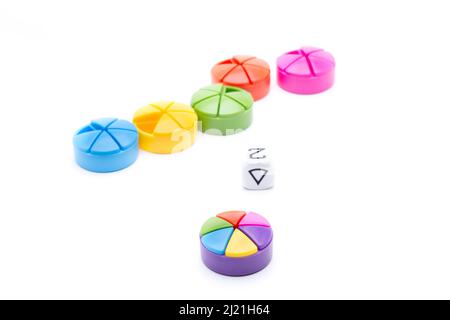 Farbige Dreiecke, die in einem Kreis angeordnet sind Stockfoto