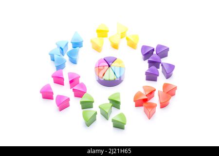 Farbige Dreiecke, die in einem Kreis angeordnet sind Stockfoto