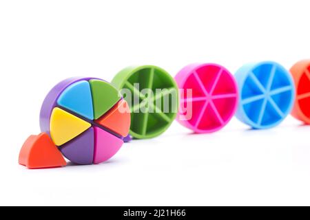 Farbige Dreiecke, die in einem Kreis angeordnet sind Stockfoto