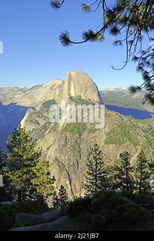 Half Dome vom Glacier Point, USA, Kalifornien, Yosemite National Park aus gesehen Stockfoto