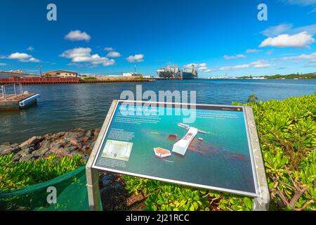 HONOLULU, OAHU, HAWAII, USA - 21. AUGUST 2016: Das Denkmal zu Ehren des Schiffswracks der USS Arizona BB-39. Versunken am 7. Dezember 1941 während Stockfoto