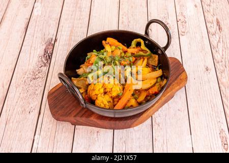 Gemüse jalfrezi ist ein beliebtes Punjabi Gemüse jalfrezi sabzi. Gemüse jalfrezi Features gemischtes Gemüse in einer Tomatenbasis gekocht Stockfoto