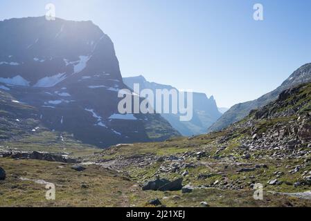 Wandern in Innerdalen, Norwegen am sonnigen Sommertag, Stockfoto