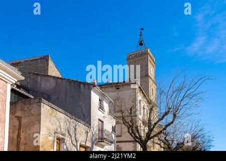 Saint-Quentin-la-Poterie in Frankreich, die Tour de l Horloge im Zentrum des Dorfes Stockfoto