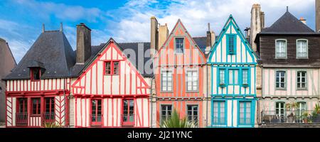 Vannes, schöne Stadt in der Bretagne, alte Fachwerkhäuser, bunte Fassaden im historischen Zentrum Stockfoto