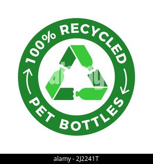 Logo: 100 % recycelte PET-Flaschen. Drei grüne Plastikflaschen bilden Recycling-Zeichen in einem Kreis. Produkte aus 100 % recycelten Materialien. Wiederverwendbares Polyester Stock Vektor