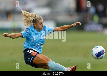 Remy Siemsen vom Sydney FC trifft den Ball beim A-League Womens Grand Final zwischen dem Sydney FC und Melbourne Victory bei Netstrata Jubilee S Stockfoto