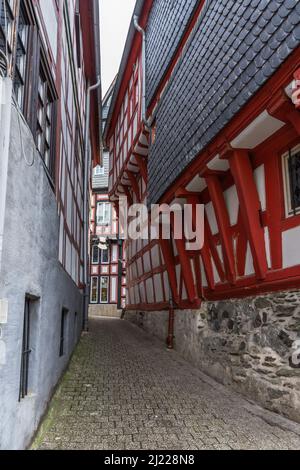 Schmale Gasse in der Altstadt von Limburg an der Lahn, Hessen, Deutschland Stockfoto