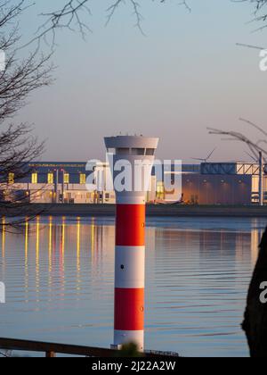 Leuchtturm in Blankenese, Airbus-Flugzeugwerk, Hamburg, Deutschland, Europa Stockfoto