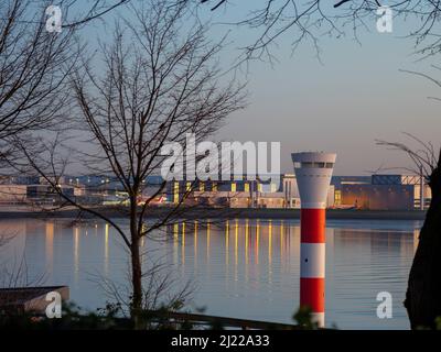 Leuchtturm in Blankenese, Airbus-Flugzeugwerk, Hamburg, Deutschland, Europa Stockfoto