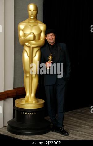Los Angeles, USA. 27. März 2022. Troy Kotsur bei den Academy Awards 94. im Dolby Theater am 27. März 2022 in Los Angeles, CA (Foto: Katrina Jordan/Sipa USA) Quelle: SIPA USA/Alamy Live News Stockfoto