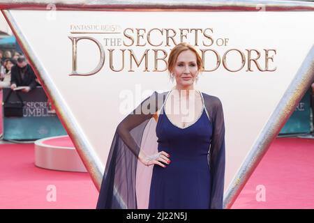 JK Rowling kommt zur Weltpremiere von Fantastic Beasts: The Secrets of Dumbledore in der Royal Festival Hall in London. Bilddatum: Dienstag, 29. März 2022. Stockfoto