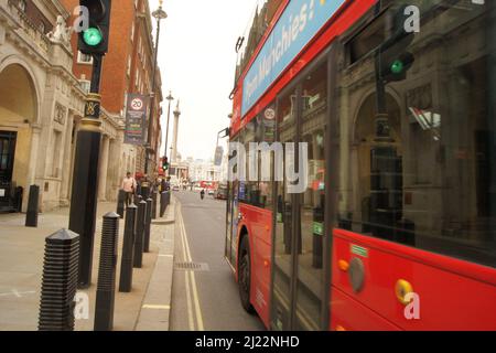 Bus in Whitehall Stockfoto