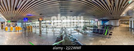 Frankfurt, 7. Februar 2022: Leeres Lufthansa Gate im neuen Terminal am Frankfurter Flughafen. Stockfoto