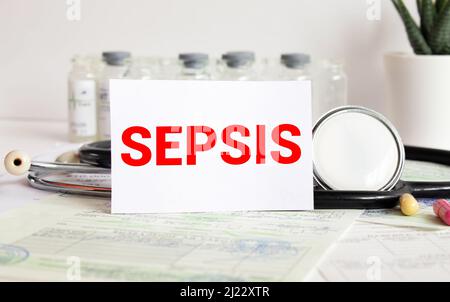 Arzt mit einer Karte mit Text Sepsis, medizinisches Konzept Stockfoto