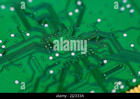 Nahaufnahme von elektronischen Schaltungen auf einer Hauptplatine Stockfoto