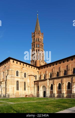 Die Basilika St. Sernin, erbaut im romanischen Stil zwischen 1080 und 1120 in Toulouse, Haute-Garonne, Midi Pyrenees, Südfrankreich. Stockfoto