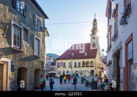 Mödling: Rathaus, Schrannenplatz in Wienerwald, Wienerwald, Niederösterreich, Niederösterreich, Österreich Stockfoto