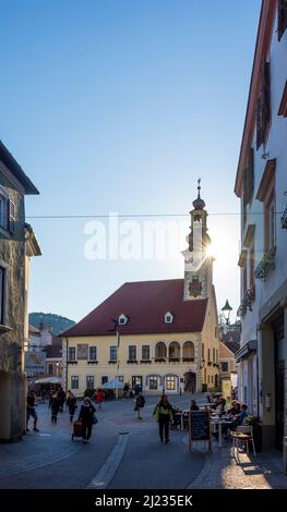 Mödling: Rathaus, Schrannenplatz in Wienerwald, Wienerwald, Niederösterreich, Niederösterreich, Österreich Stockfoto