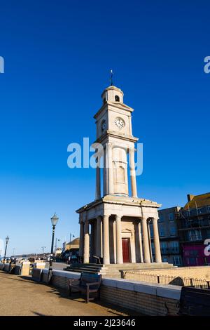 Der Uhrenturm an der Promenade, Herne Bay, Kent, England. Denkmal für die Gefallenen des Burenkrieges 2.. Stockfoto