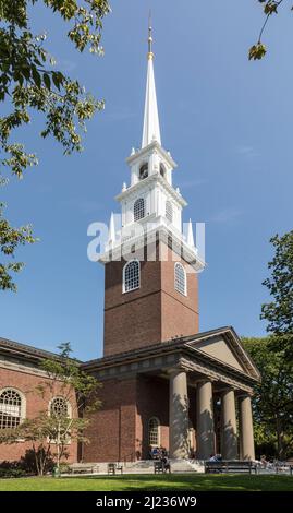 Cambridge, USA - 13. September 2017: Klassischer Eingang zum Campus der Harvard University in Cambridge, MA, USA. Stockfoto