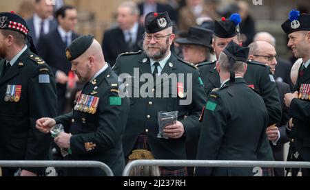 Westminster Abbey, London, Großbritannien. 29. März 2022. Zu den Gästen, die zum Memorial Service für den Herzog von Edinburgh kommen, gehören viele Mitglieder des britischen und ausländischen Militärs. Kredit: Malcolm Park/Alamy Stockfoto