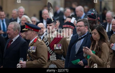 Westminster Abbey, London, Großbritannien. 29. März 2022. Zu den Gästen, die zum Memorial Service für den Herzog von Edinburgh kommen, gehören viele Mitglieder des britischen und ausländischen Militärs. Kredit: Malcolm Park/Alamy Stockfoto