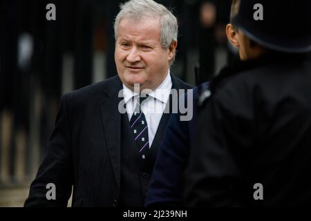 Westminster Abbey, London, Großbritannien. 29.. März 2022. Ian Blackford, Vorsitzender der Scottish National Party (SNP) im Unterhaus, verließ Westminster Abbey nach dem Erntedankfest-Gottesdienst für das Leben seiner Königlichen Hoheit Prinz Philip, Herzog von Edinburgh, der letztes Jahr in Windsor Castle starb. Amanda Rose/Alamy Live News Stockfoto