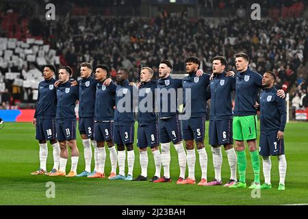 London, Großbritannien. 29. März 2022. Das englische Team singt die Nationalhymne beim internationalen Freundschaftsspiel zwischen England und der Elfenbeinküste im Wembley-Stadion am 29. 2022. März in London, England. (Foto: Garry Bowden/phcimages.com) Kredit: PHC Images/Alamy Live News Stockfoto