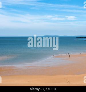 Traeth Lligwy Strand an der Ostküste in der Nähe von Dulas auf der Isle of Anglesey, North Wales, Großbritannien, Sommer Stockfoto