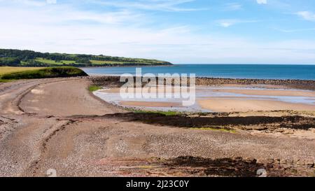 Traeth Lligwy Strand an der Ostküste in der Nähe von Dulas auf der Isle of Anglesey, North Wales, Großbritannien, Sommer Stockfoto