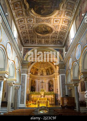 Der Innenraum der Basilica di Sant'Antonino, Sorrento Stockfoto