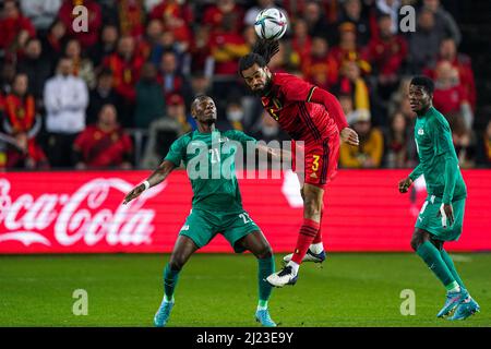 BRUSSEL, BELGIEN - 29. MÄRZ: Jason Denayer aus Belgien, Cyrille Bayala aus Burkina Faso beim Internationalen Freundschaftsspiel zwischen Belgien und Burkina Faso im Lotto Park am 29. März 2022 in Brussel, Belgien (Foto: Jeroen Meuwsen/Orange Picles) Stockfoto