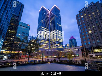 Der Place Ville marie ist das anerkannteste Gebäude in Montreal, sein drehbares Licht erhellt den Himmel von Montreal. Stockfoto