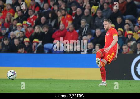 Cardiff, Wales, Großbritannien. 29. März 2022. Chris Gunter von Wales während der Freundschaftsspublik zwischen Wales und der Tschechischen Republik zur Unterstützung des humanitären Appells der Ukraine im Cardiff City Stadium. Kredit: Mark Hawkins/Alamy Live Nachrichten Stockfoto