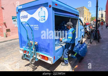 Lieferung von Mineralwasser, Valladolid, Mexiko Stockfoto