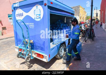 Lieferung von Mineralwasser, Valladolid, Mexiko Stockfoto