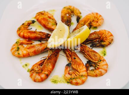 Eine Gourmet-Portion gegrillter Garnelen Stockfoto