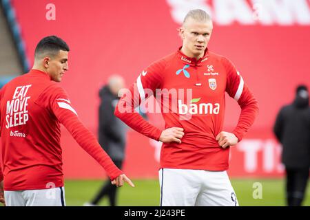 Oslo, Norwegen. 29. März 2022. Erling Haaland (9) aus Norwegen wärmt sich vor dem Fußballfreundschaftsspiel zwischen Norwegen und Armenien im Ullevaal Stadion in Oslo auf. (Foto: Gonzales Photo/Alamy Live News Stockfoto