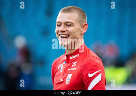 Oslo, Norwegen. 29. März 2022. Julian Ryerson aus Norwegen wärmt sich vor dem Fußballfreundschaftsspiel zwischen Norwegen und Armenien im Ullevaal Stadion in Oslo auf. (Foto: Gonzales Photo/Alamy Live News Stockfoto