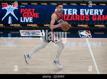 Washington, USA. 29. März 2022. WASHINGTON, DC - 29. MÄRZ: Der Wache der Washington Wizards Tomas Satoransky (31) geht während eines NBA-Spiels zwischen den Washington Wizards und den Chicago Bulls am 29. März 2022 in der Capital One Arena in Washington, DC, in den Angriff ein. (Foto von Tony Quinn/SipaUSA) Quelle: SIPA USA/Alamy Live News Stockfoto