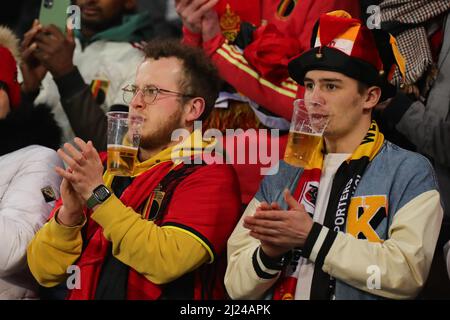 Brüssel, Belgien. 29. März 2022. Fans des belgischen Teams applaudieren am 29. März 2022 bei einem internationalen Freundschaftsspiel zwischen Belgien und Burkina Faso in Brüssel, Belgien. Quelle: Zheng Huansong/Xinhua/Alamy Live News Stockfoto