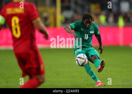 Brüssel, Belgien. 29. März 2022. Abdoul Guiebre von Burkina Faso dreht während eines internationalen Freundschaftsspiel zwischen Belgien und Burkina Faso in Brüssel, Belgien, am 29. März 2022. Quelle: Zheng Huansong/Xinhua/Alamy Live News Stockfoto