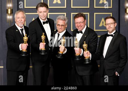 LOS ANGELES - MAR 27: Mac Ruth, Mark Mangini, Theo Green, Doug Hemphill, Ron Bartlett bei den Academy Awards 94. im Dolby Theater am 27. März 2022 in Los Angeles, CA Stockfoto