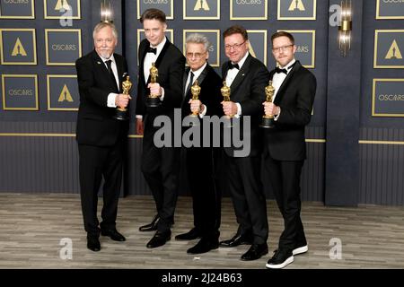 LOS ANGELES - MAR 27: Mac Ruth, Mark Mangini, Theo Green, Doug Hemphill, Ron Bartlett bei den Academy Awards 94. im Dolby Theater am 27. März 2022 in Los Angeles, CA Stockfoto